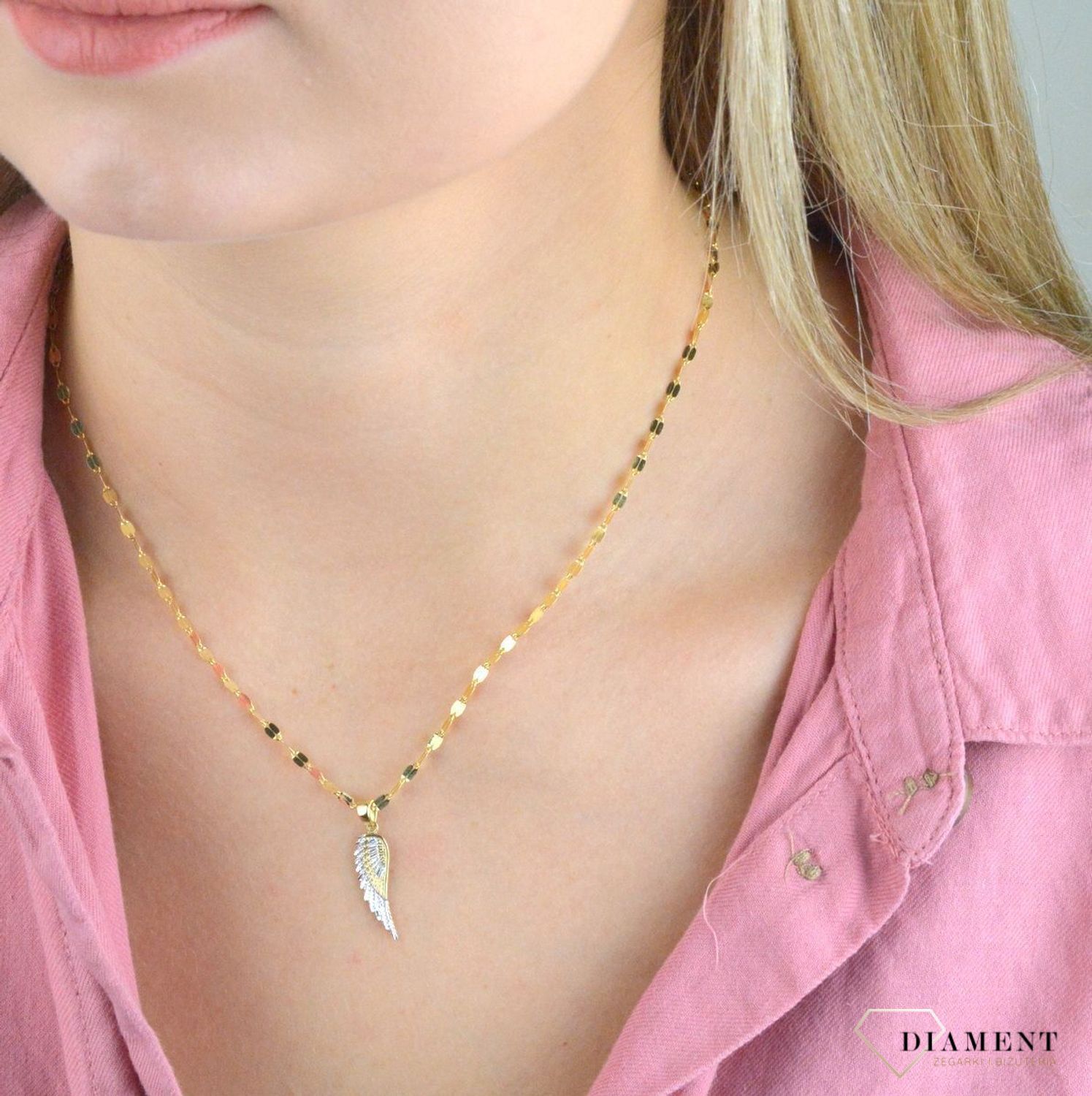 Złoty łańcuszek próba 375 o biżuteryjnym splocie 2,2 mm DIA-LAN-7820-375 2,2mm. Klasyczny i uniwersalny łańcuszek wykonany z żółtego złota próby 375 o wadze około 1,50 gram. Łańcuszki to uniwersalne dodatki, które sprawdzają  (1).jpg